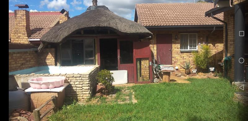 2 Bedroom Property for Sale in Rooihuiskraal North Gauteng