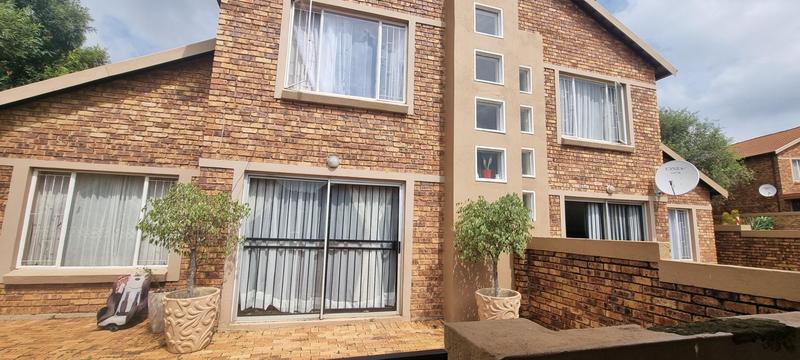3 Bedroom Property for Sale in Heuwelsig Estate Gauteng
