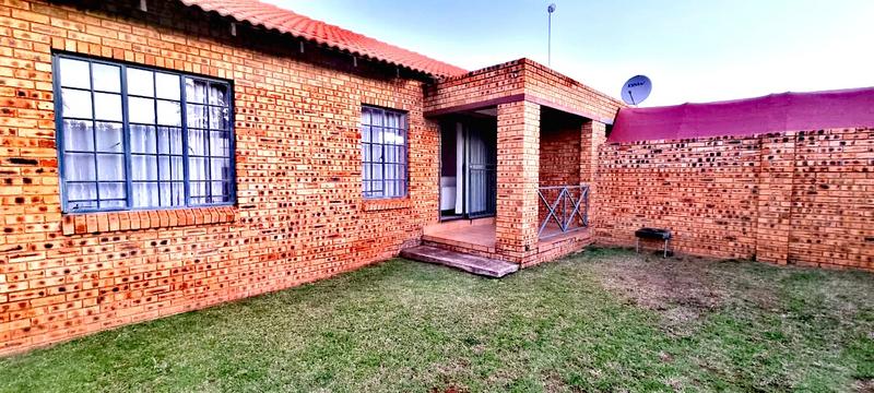 2 Bedroom Property for Sale in Kookrus Gauteng