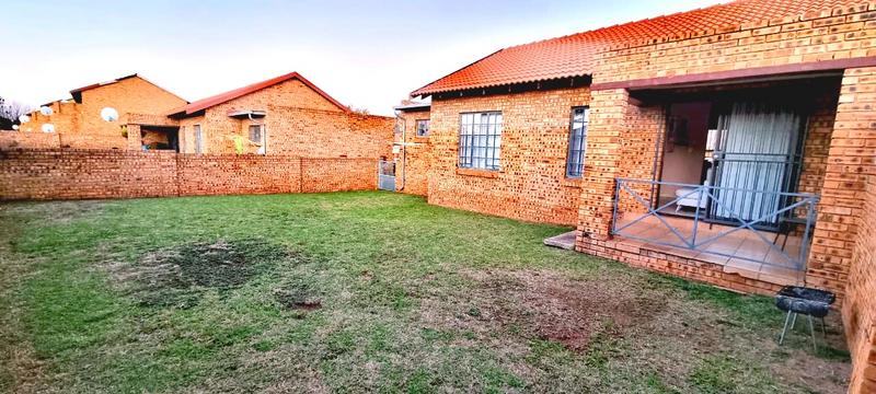 2 Bedroom Property for Sale in Kookrus Gauteng