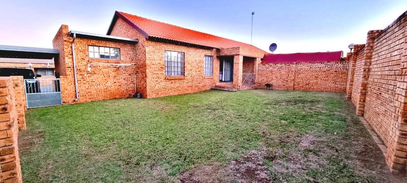 2 Bedroom Property for Sale in Kookrus Gauteng
