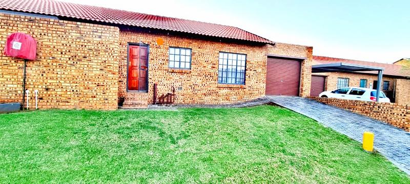 2 Bedroom Property for Sale in Kookrus Gauteng