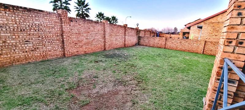 2 Bedroom Property for Sale in Kookrus Gauteng