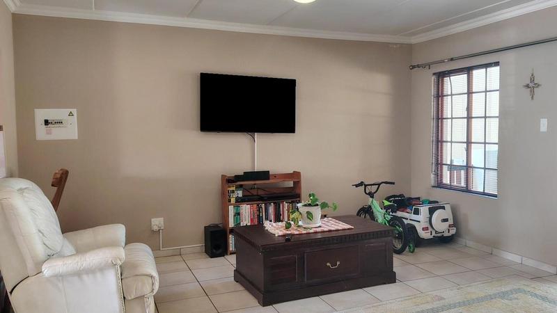 2 Bedroom Property for Sale in Willowbrook Gauteng