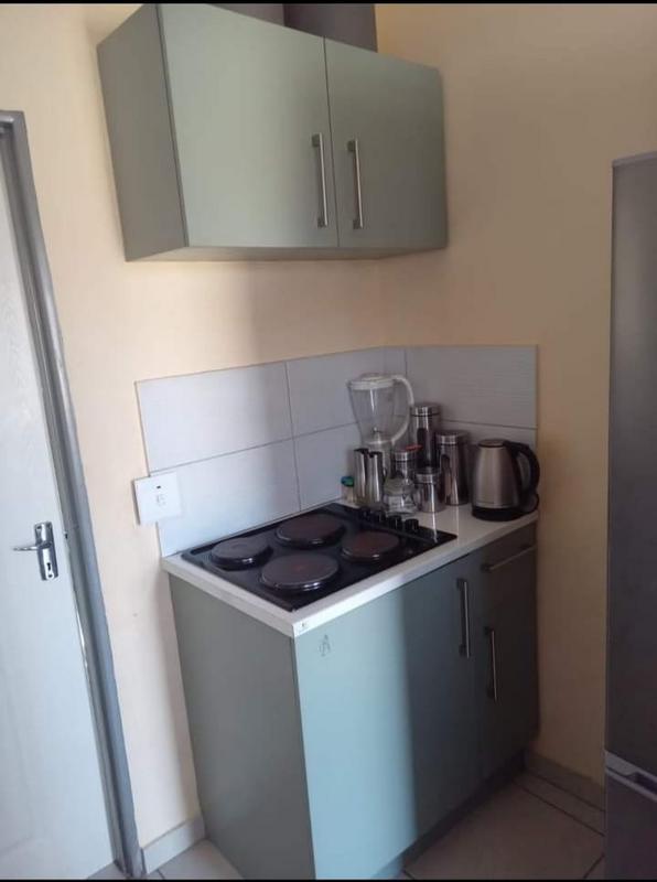 To Let 1 Bedroom Property for Rent in Orlando Gauteng