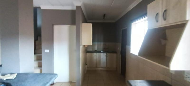 To Let 3 Bedroom Property for Rent in Rangeview Gauteng