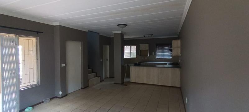 To Let 3 Bedroom Property for Rent in Rangeview Gauteng