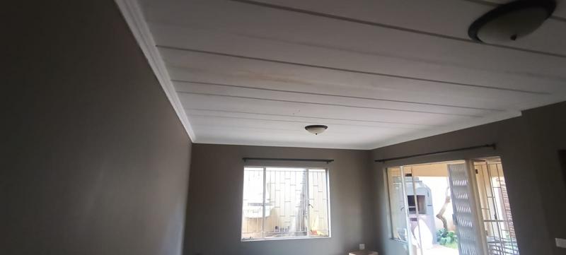 To Let 3 Bedroom Property for Rent in Rangeview Gauteng