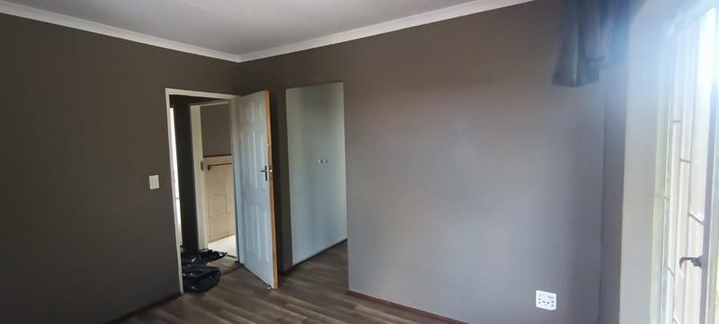To Let 3 Bedroom Property for Rent in Rangeview Gauteng