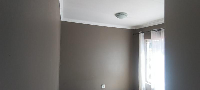 To Let 3 Bedroom Property for Rent in Rangeview Gauteng