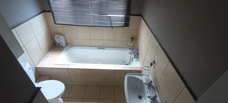 To Let 3 Bedroom Property for Rent in Rangeview Gauteng