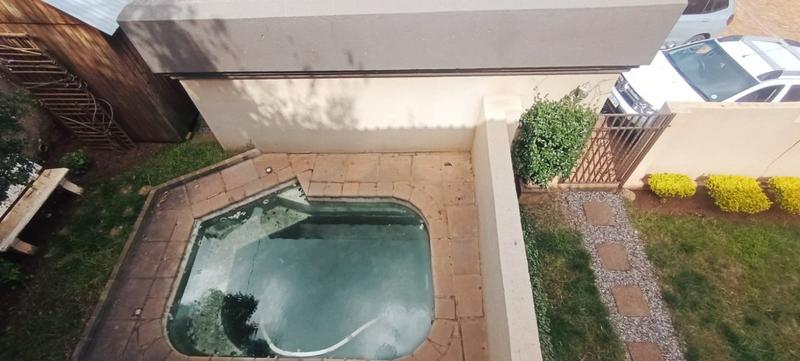 To Let 3 Bedroom Property for Rent in Rangeview Gauteng