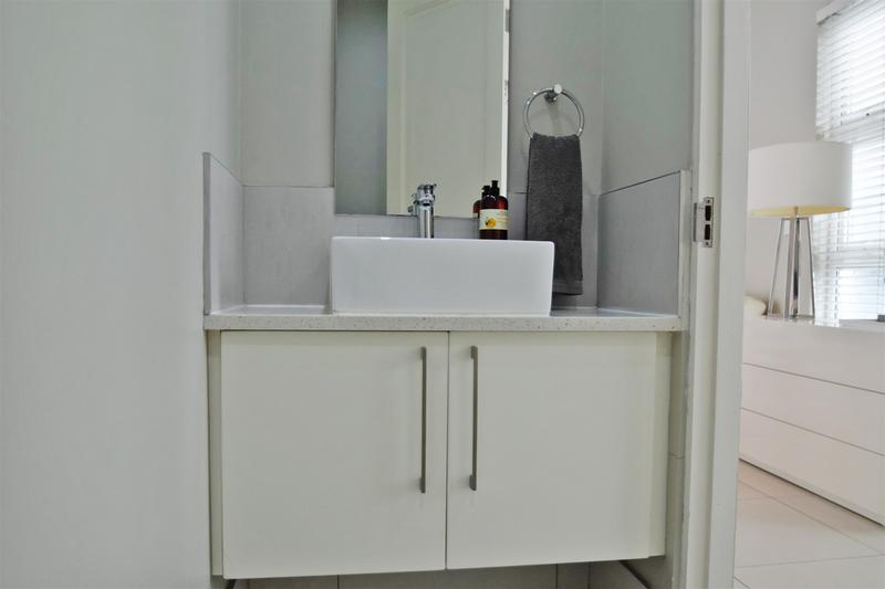 1 Bedroom Property for Sale in Dunkeld West Gauteng