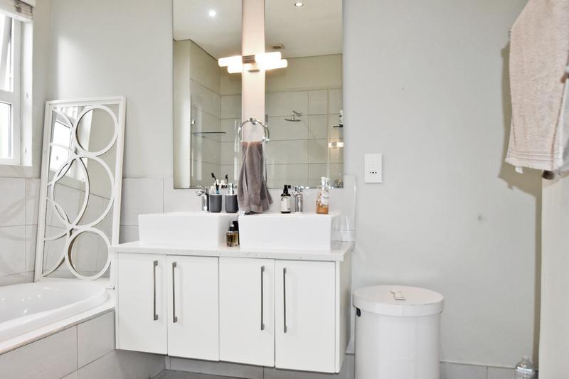 1 Bedroom Property for Sale in Dunkeld West Gauteng