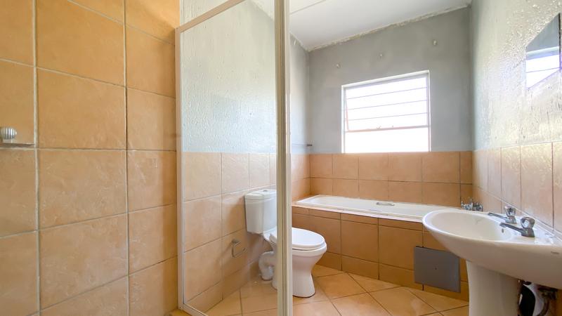 2 Bedroom Property for Sale in Groblerpark Gauteng