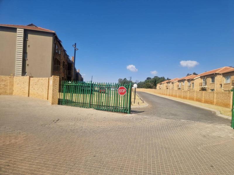 2 Bedroom Property for Sale in Green Hills Gauteng
