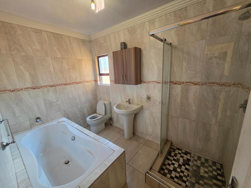To Let 5 Bedroom Property for Rent in The Orchards Gauteng
