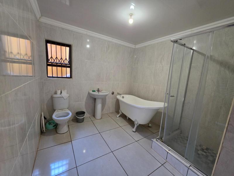 To Let 5 Bedroom Property for Rent in The Orchards Gauteng