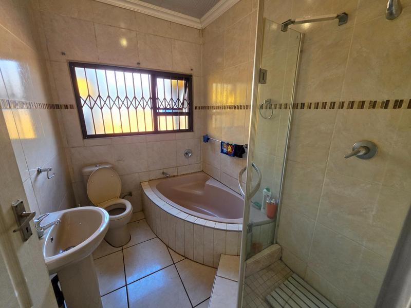 To Let 5 Bedroom Property for Rent in The Orchards Gauteng