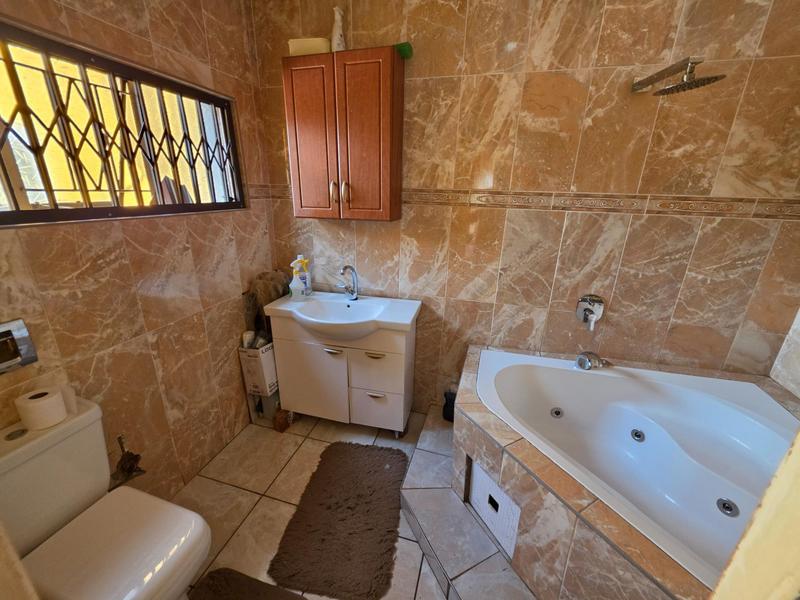 To Let 5 Bedroom Property for Rent in The Orchards Gauteng