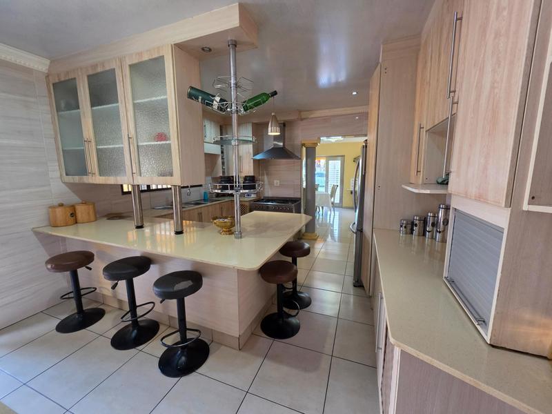 5 Bedroom Property for Sale in The Orchards Gauteng