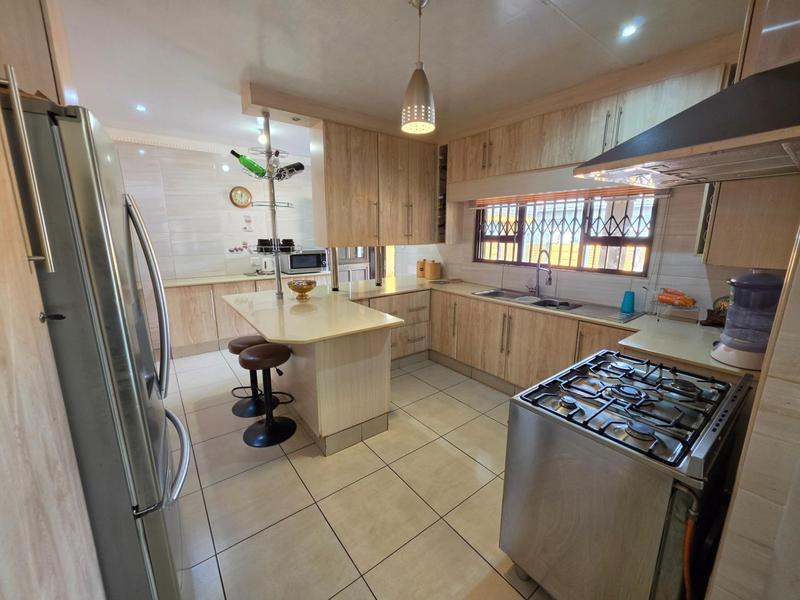 5 Bedroom Property for Sale in The Orchards Gauteng