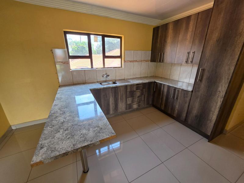 5 Bedroom Property for Sale in The Orchards Gauteng