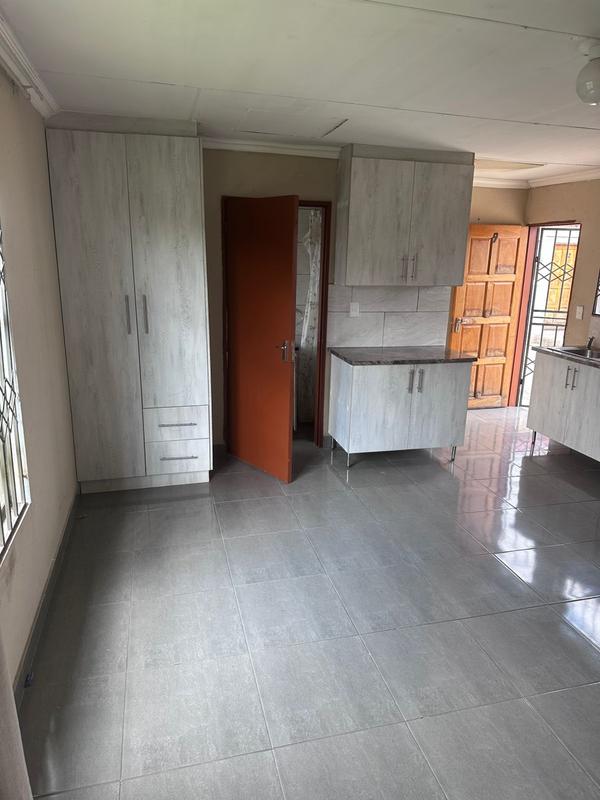 1 Bedroom Property for Sale in Vosloorus Gauteng