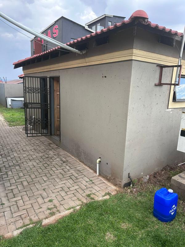 1 Bedroom Property for Sale in Vosloorus Gauteng