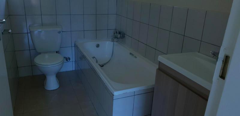 To Let 3 Bedroom Property for Rent in Vorna Valley Gauteng