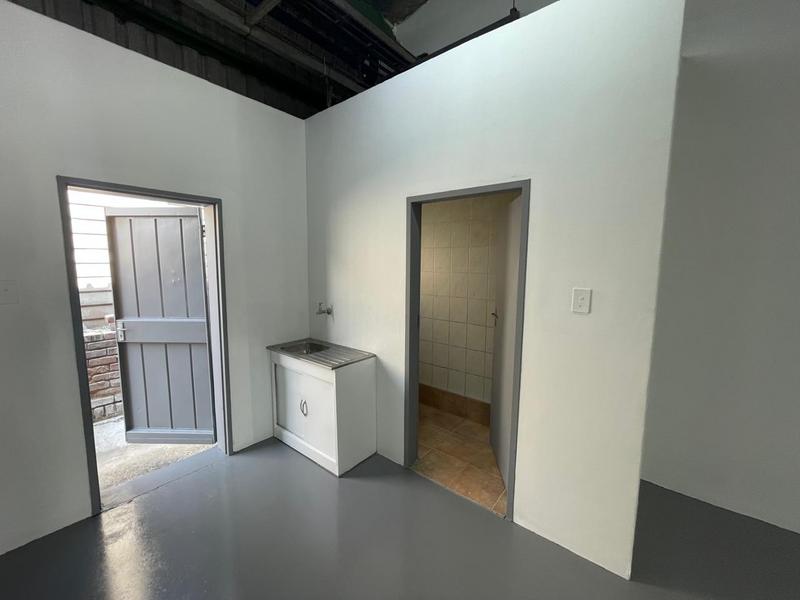 To Let Commercial Property for Rent in Die Hoewes Gauteng