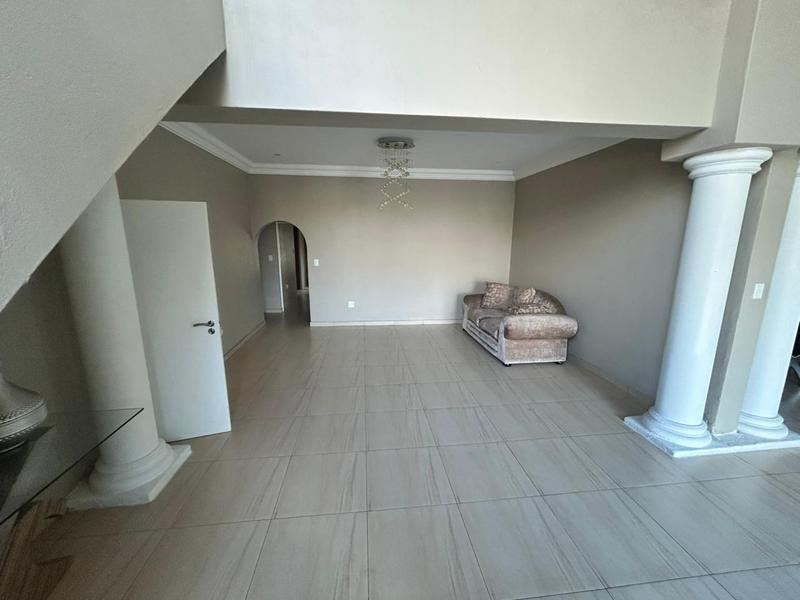 6 Bedroom Property for Sale in Blue Valley Golf Estate Gauteng
