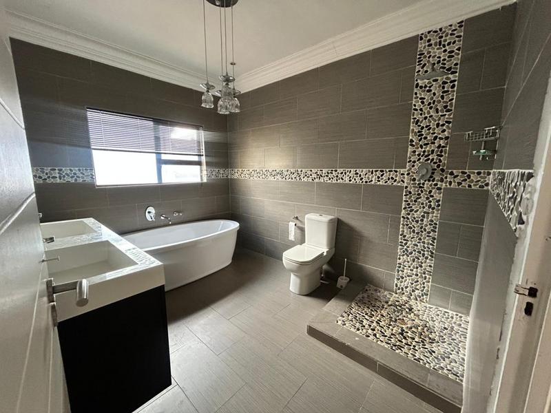 6 Bedroom Property for Sale in Blue Valley Golf Estate Gauteng