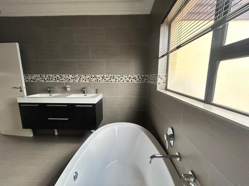 6 Bedroom Property for Sale in Blue Valley Golf Estate Gauteng