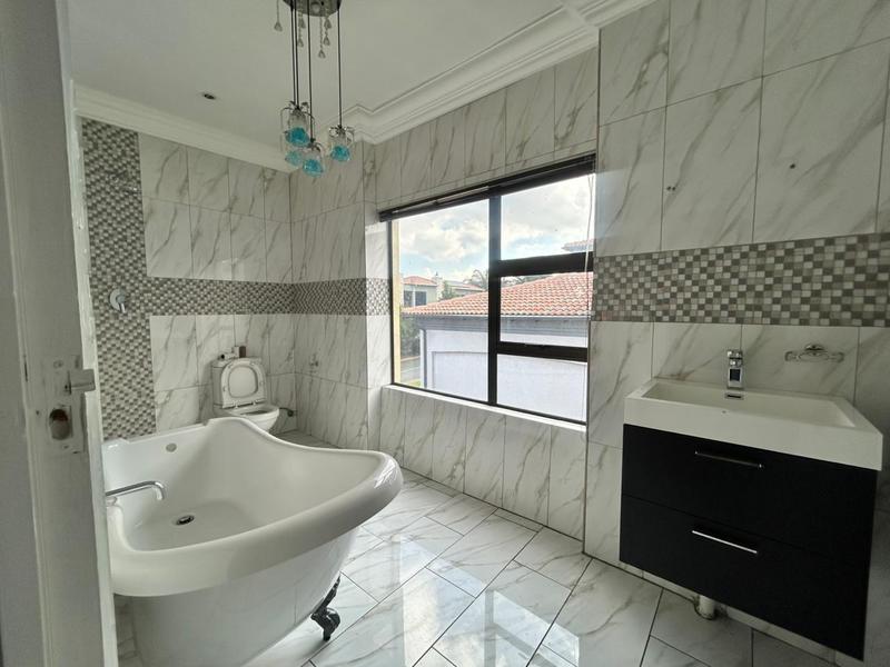 6 Bedroom Property for Sale in Blue Valley Golf Estate Gauteng