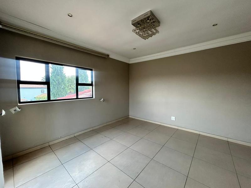 6 Bedroom Property for Sale in Blue Valley Golf Estate Gauteng