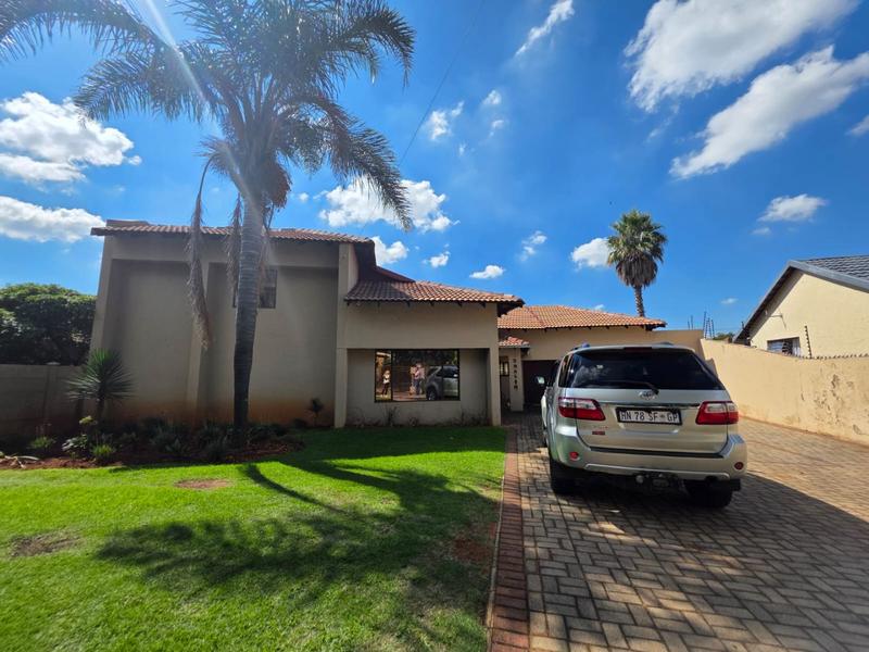 4 Bedroom Property for Sale in Eike Park Gauteng