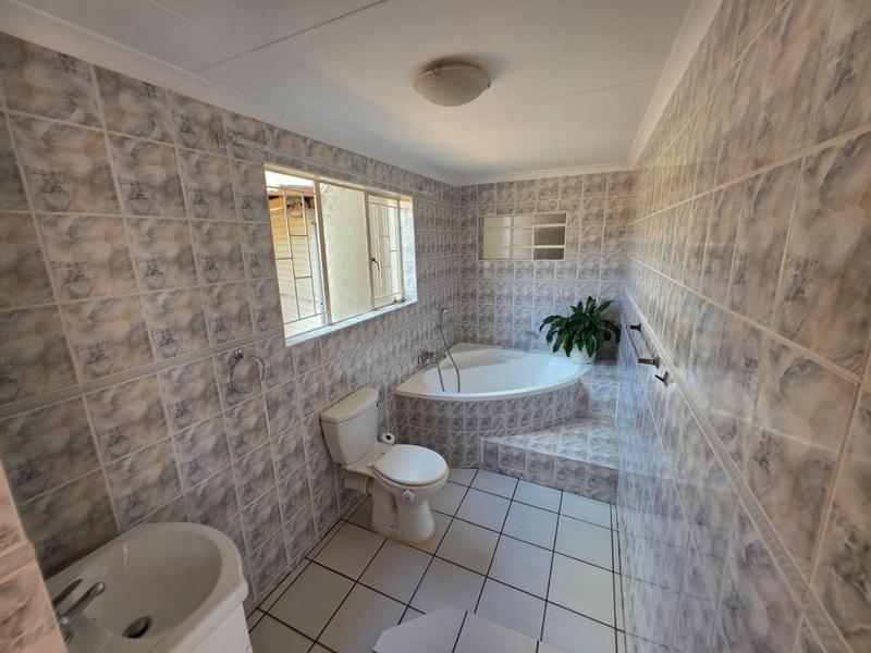 4 Bedroom Property for Sale in Eike Park Gauteng