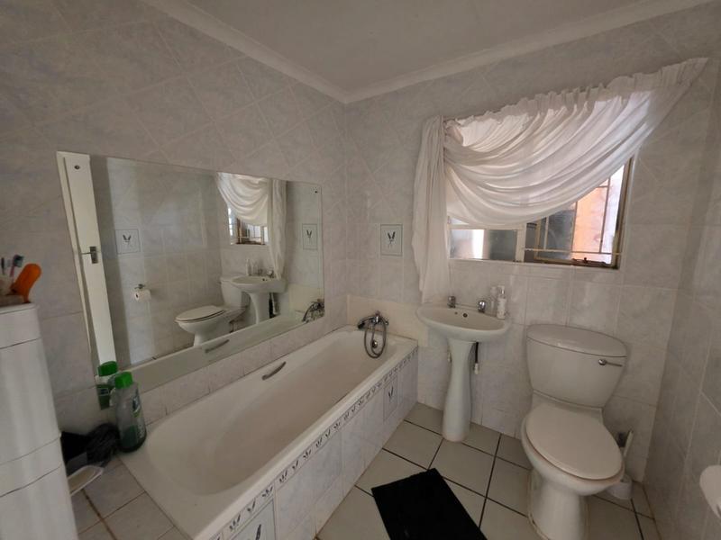 4 Bedroom Property for Sale in Eike Park Gauteng