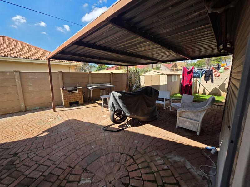 4 Bedroom Property for Sale in Eike Park Gauteng