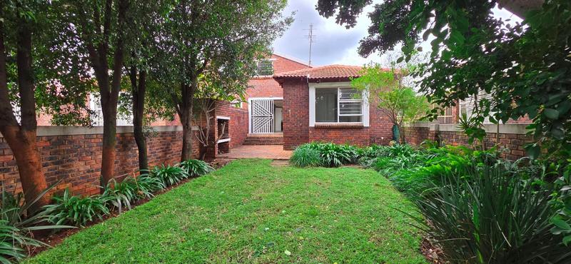 2 Bedroom Property for Sale in Weltevreden Park Gauteng