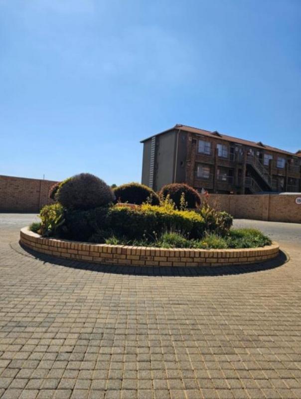 To Let 2 Bedroom Property for Rent in Randfontein Gauteng