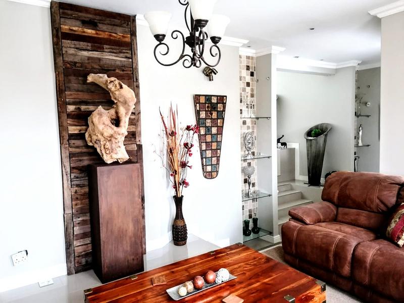 5 Bedroom Property for Sale in Rangeview Gauteng