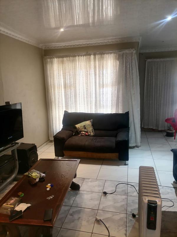 3 Bedroom Property for Sale in Emdeni Gauteng