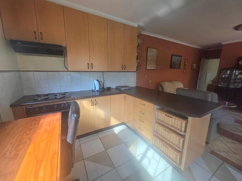 4 Bedroom Property for Sale in Klippoortje Gauteng