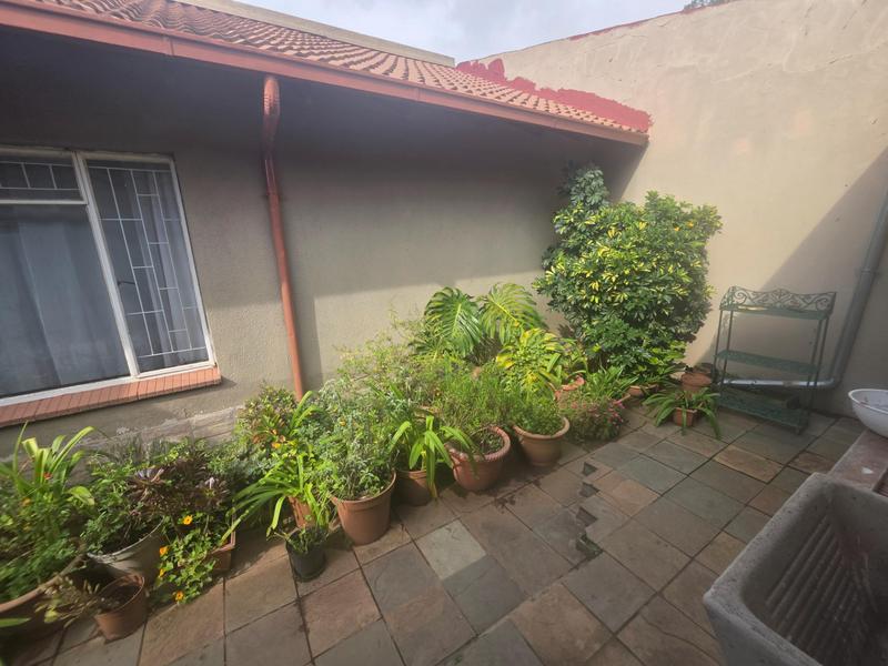 4 Bedroom Property for Sale in Klippoortje Gauteng