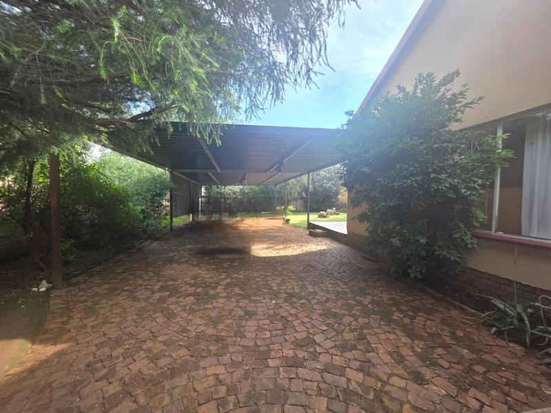 4 Bedroom Property for Sale in Klippoortje Gauteng
