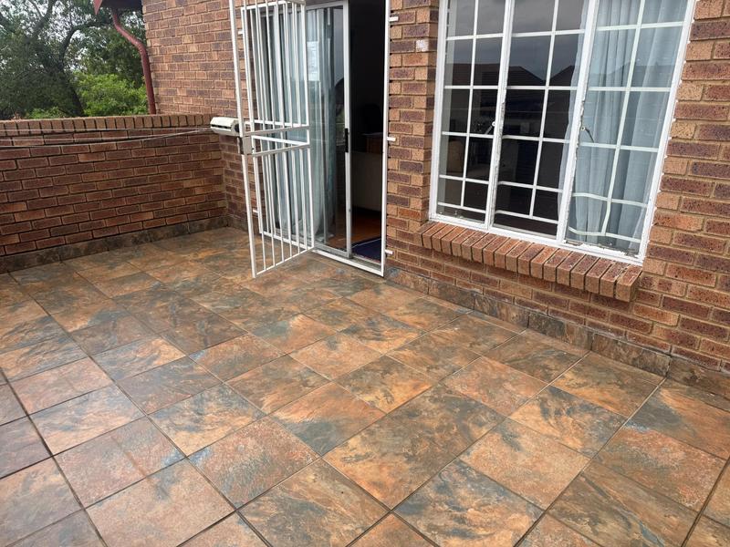 2 Bedroom Property for Sale in The Reeds Gauteng