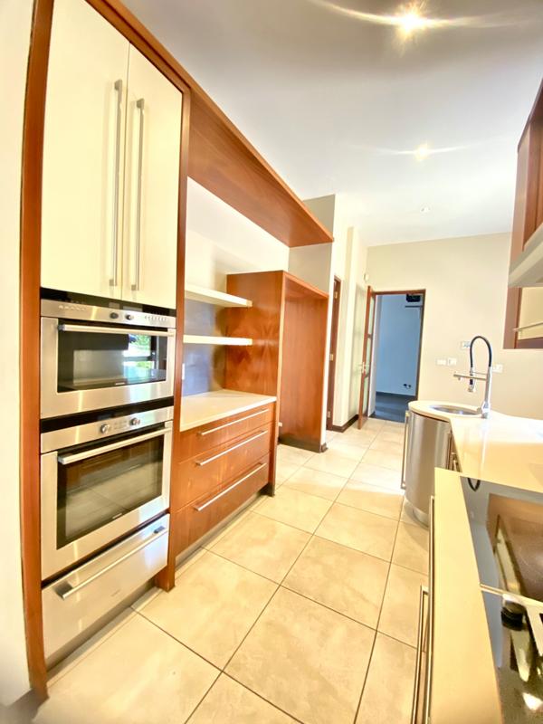 To Let 6 Bedroom Property for Rent in Benmore Gardens Gauteng