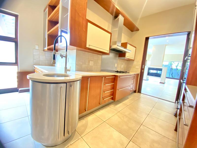 To Let 6 Bedroom Property for Rent in Benmore Gardens Gauteng